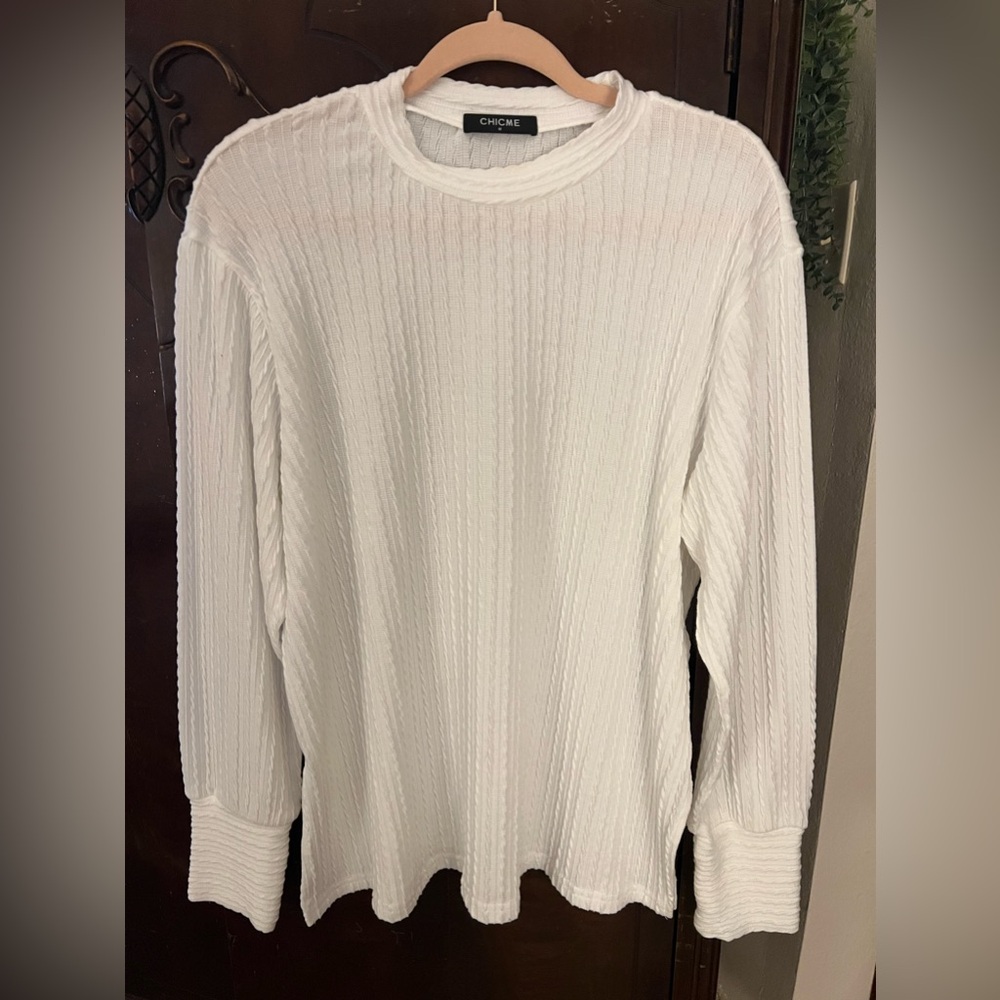 ChicMe textured long sleeve shirt with cuffs. Size Medium
